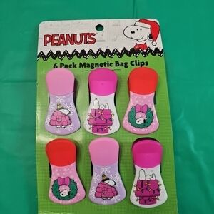Peanuts Christmas Magnetic Bag Clips Pink 6 Pack